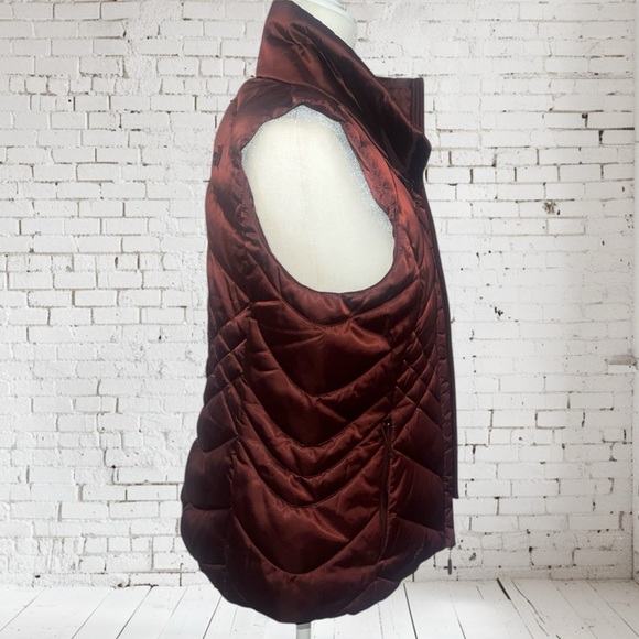 The North Face Maroon Quilted Vest - Picture 2 of 7
